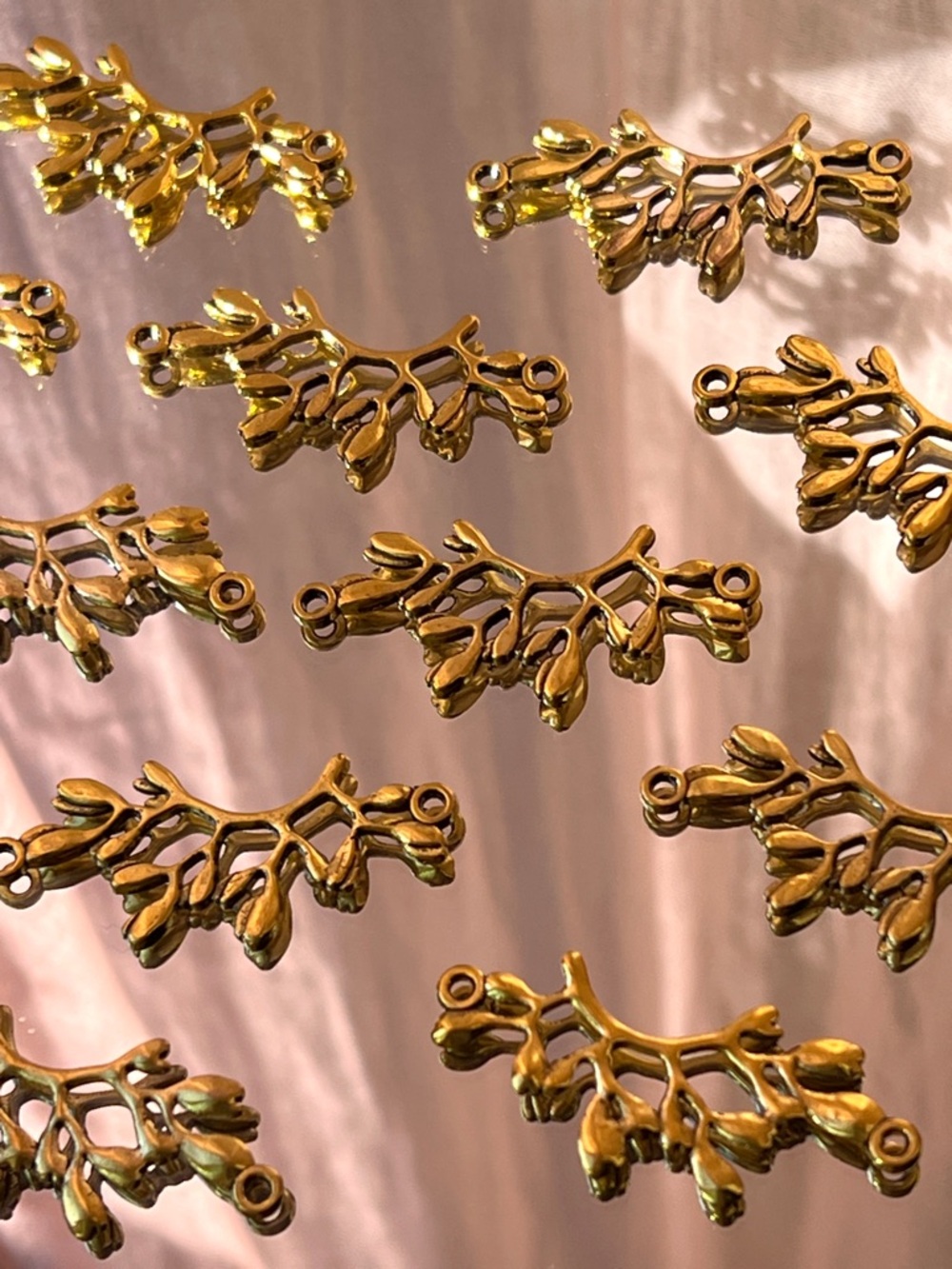 Golden leaf pendant supply